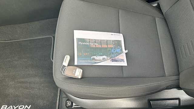 Hyundai BAYON 1.0 TGDi Ultimate 5dr DCT Petrol Hatchback Vibrant Blue - Pearl
