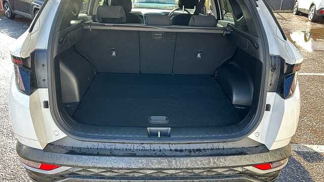 Hyundai TUCSON 1.6 TGDi Hybrid 230 SE Connect 5dr 2WD Auto Hybrid Estate White