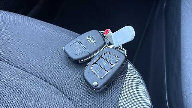 Hyundai I10 1.0 [63] Advance 5dr Auto [Nav] Petrol Hatchback Vibrant Blue - Pearl