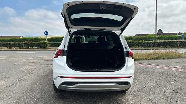 Hyundai SANTA FE 1.6 TGDi Hybrid Ultimate 5dr 4WD Auto Hybrid Estate White