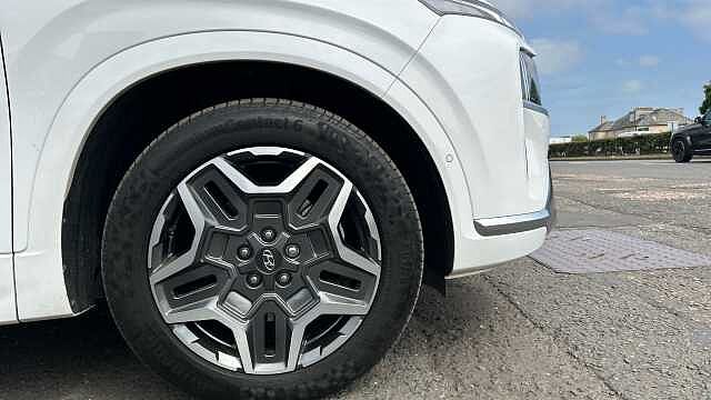Hyundai SANTA FE 1.6 TGDi Hybrid Ultimate 5dr 4WD Auto Hybrid Estate White
