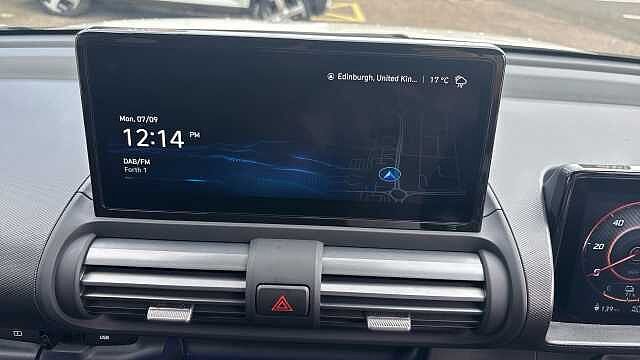 Hyundai INSTER 85kW 02 49kWh 5dr Auto Electric Hatchback